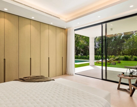 Villa en venta en El Paraiso, Estepona East