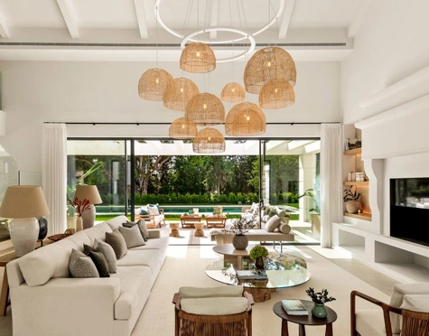 Villa en venta en El Paraiso, Estepona East