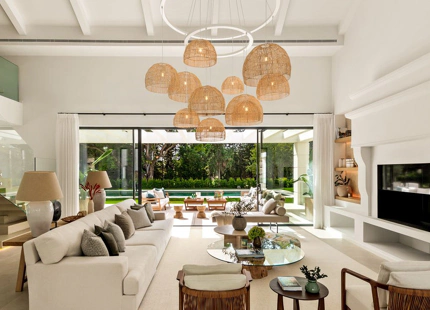 Villa en venta en El Paraiso, Estepona Este