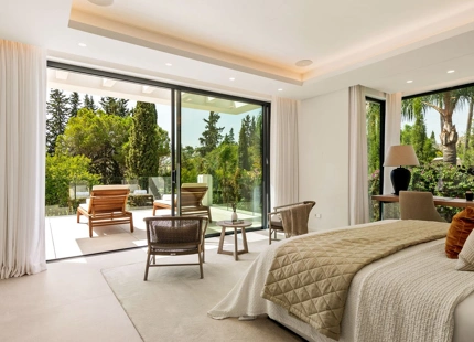Villa en venta en El Paraiso, Estepona Este