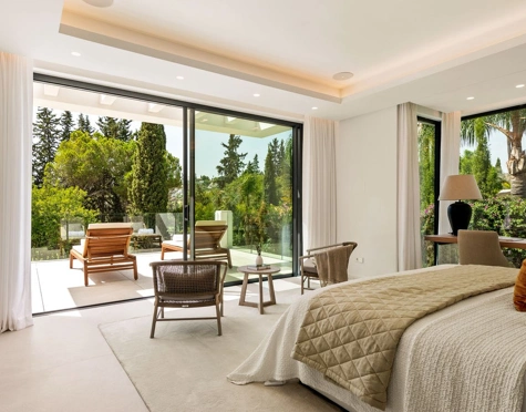 Villa en venta en El Paraiso, Estepona East