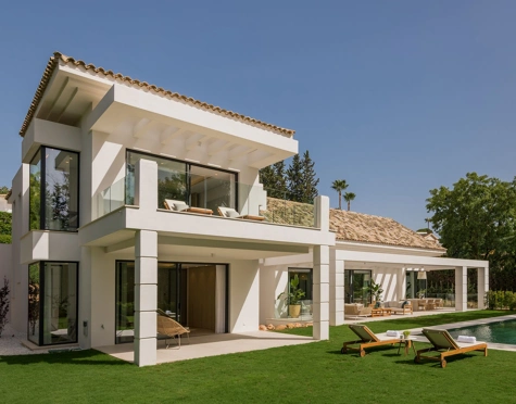 Villa en venta en El Paraiso, Estepona East