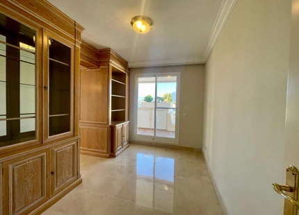 Ático sin muebles en Marina Banus