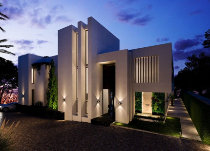 Villa for sale in El Paraiso, Estepona East