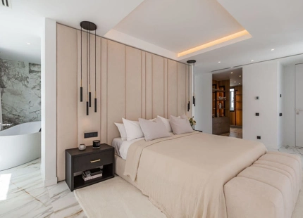 Villa for sale in El Paraiso, Estepona East