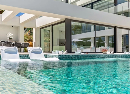 Villa for sale in El Paraiso, Estepona East