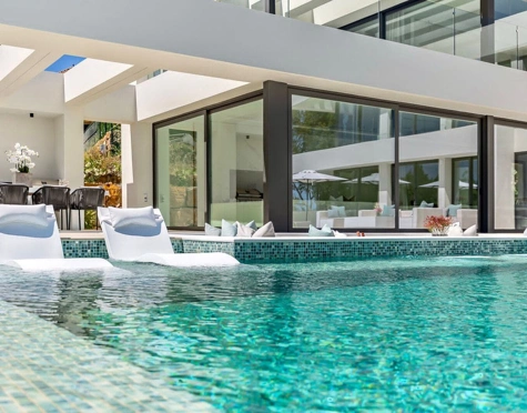 Villa for sale in El Paraiso, Estepona East