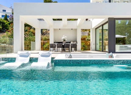 Villa for sale in El Paraiso, Estepona East