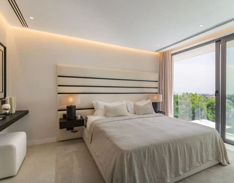 Villa for sale in El Paraiso, Estepona East