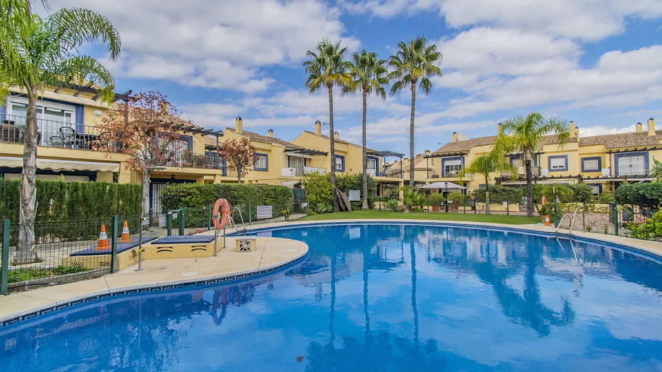 Adosado en venta en Nueva Andalucia, Marbella