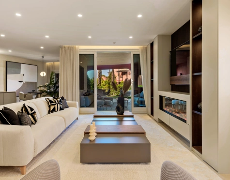 Apartment for sale in New Golden Mile, Estepona East