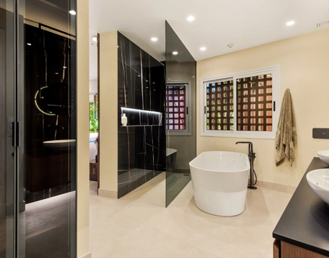 Apartment for sale in New Golden Mile, Estepona East