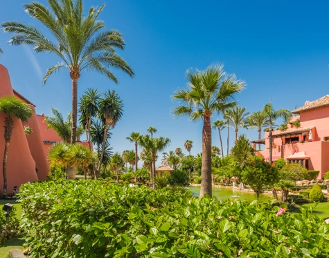 Apartment for sale in New Golden Mile, Estepona East