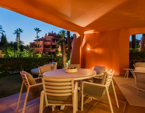 Apartment for sale in New Golden Mile, Estepona East