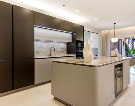 Apartment for sale in New Golden Mile, Estepona East