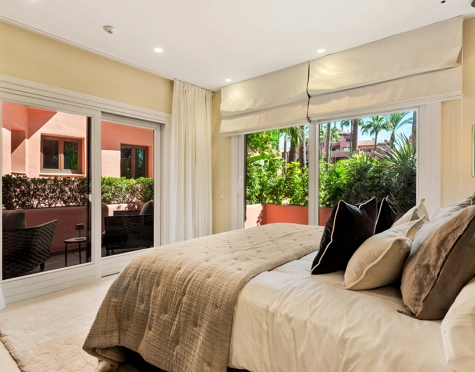 Apartment for sale in New Golden Mile, Estepona East