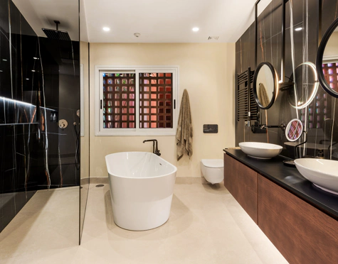 Apartment for sale in New Golden Mile, Estepona East