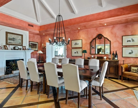 Villa for sale in Benahavis