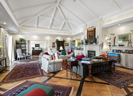 Villa for sale in Benahavis
