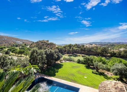 Villa for sale in Benahavis