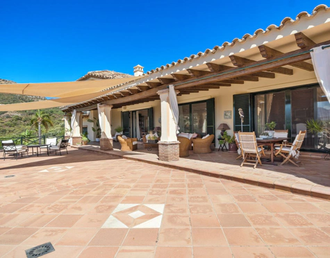 Villa for sale in Benahavis