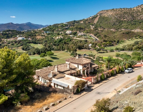 Villa for sale in Benahavis