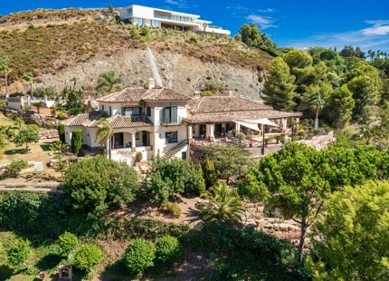 Villa for sale in Benahavis