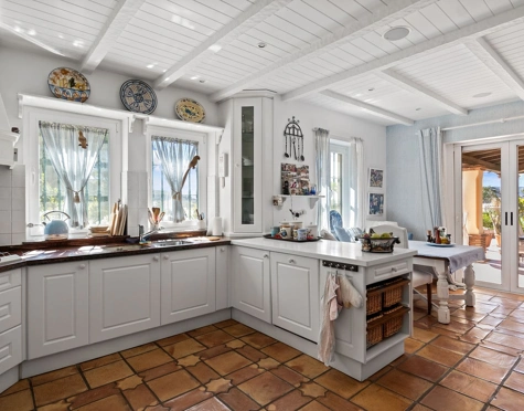 Villa for sale in Benahavis