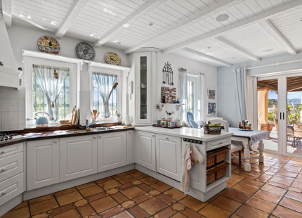 Villa for sale in Benahavis