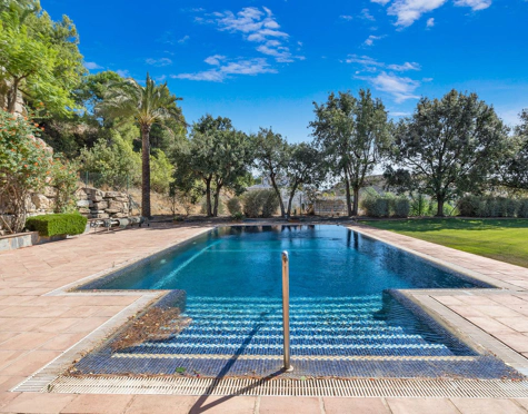 Villa for sale in Benahavis