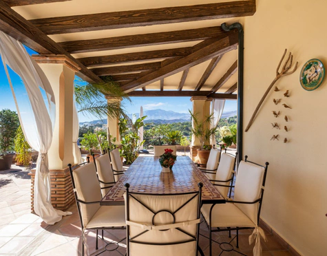 Villa for sale in Benahavis