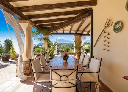 Villa for sale in Benahavis