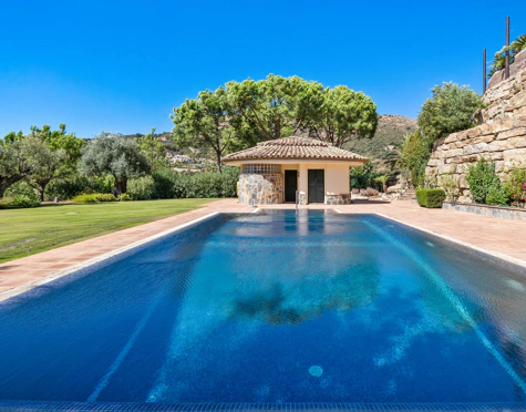 Villa for sale in Benahavis