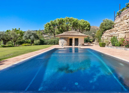 Villa for sale in Benahavis