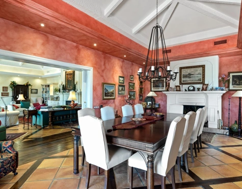 Villa for sale in Benahavis