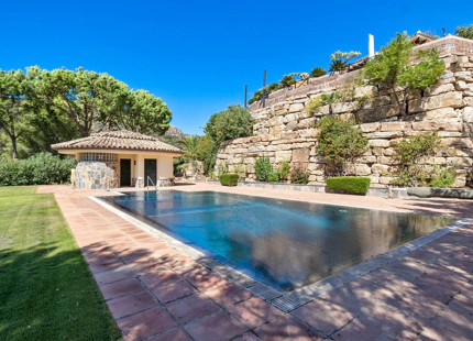 Villa for sale in Benahavis