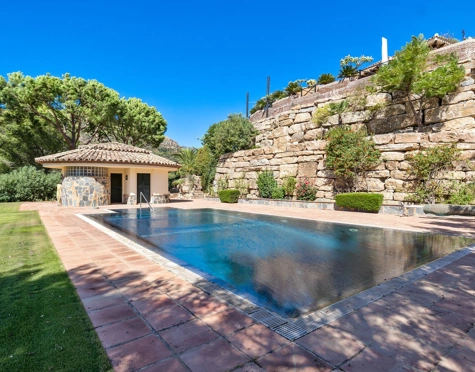 Villa for sale in Benahavis