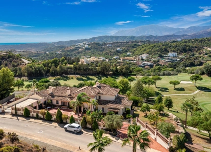 Villa for sale in Benahavis