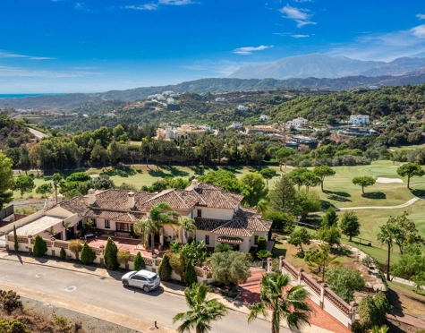Villa for sale in Benahavis