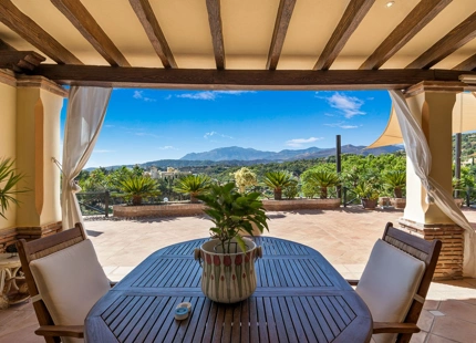 Villa for sale in Benahavis