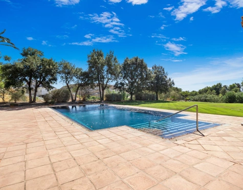Villa for sale in Benahavis