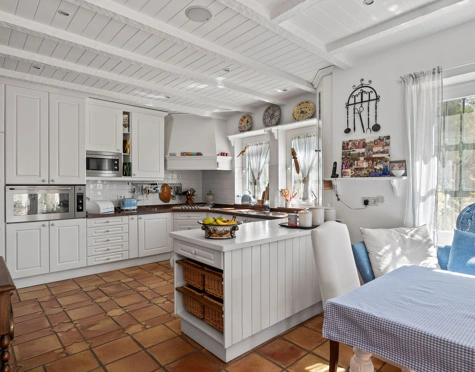Villa for sale in Benahavis