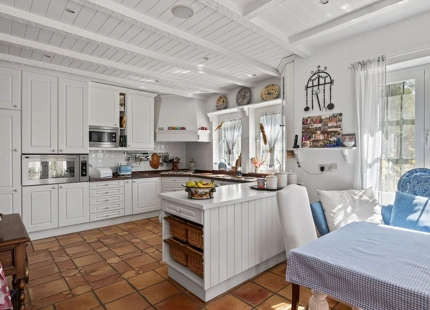 Villa for sale in Benahavis