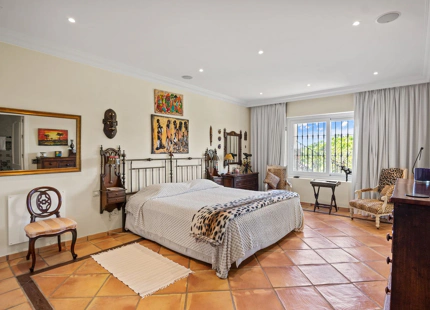 Villa for sale in Benahavis