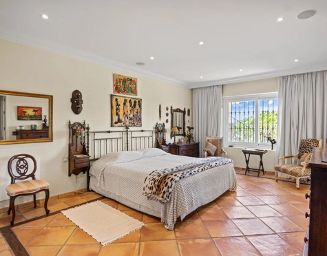 Villa for sale in Benahavis