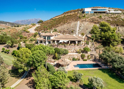 Villa for sale in Benahavis