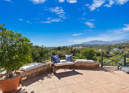 Villa for sale in Benahavis
