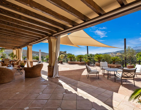 Villa for sale in Benahavis