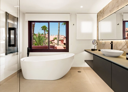 Ático en venta en Cabo Bermejo, Estepona Este