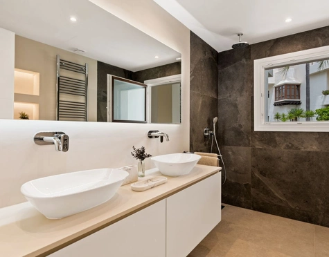 Ground Floor Apartment for sale in New Golden Mile, Estepona East